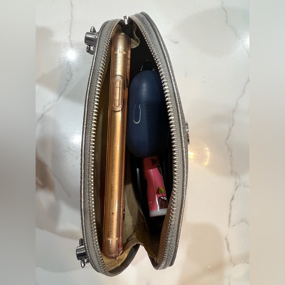 Chanel CC crossbody zip clutch - Picture 14 of 15